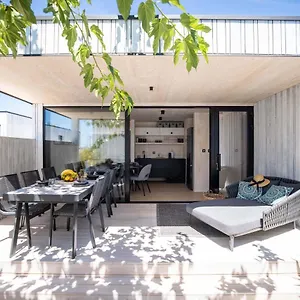 Villa Arcadia Eco-luxe Mobile Homes With Infinity Pool By Oiko Collection, Privlaka (Zadar)